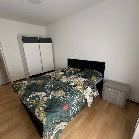 شقة Iveta's Palace *